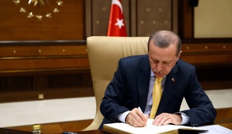 Erdoğan çok sayıda ismi görevden aldı