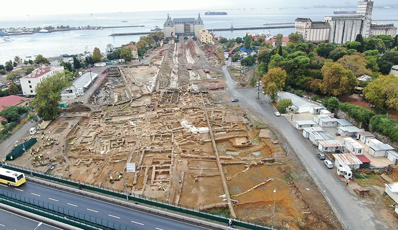 Haydarpaşa'da peronlar kaldırıldı, altında Helenistik döneme ait mezar ve askeri sığınak çıktı