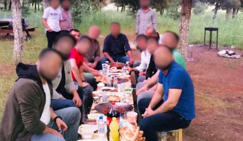 Coronalı günlerde polislerden iftar sofrası