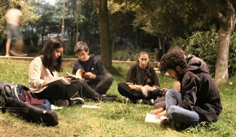 Çatımız Gökyüzü Hareketi: Belimizi doğrultamıyor ve önümüzü göremiyor olmamızın sebebi sizsiniz