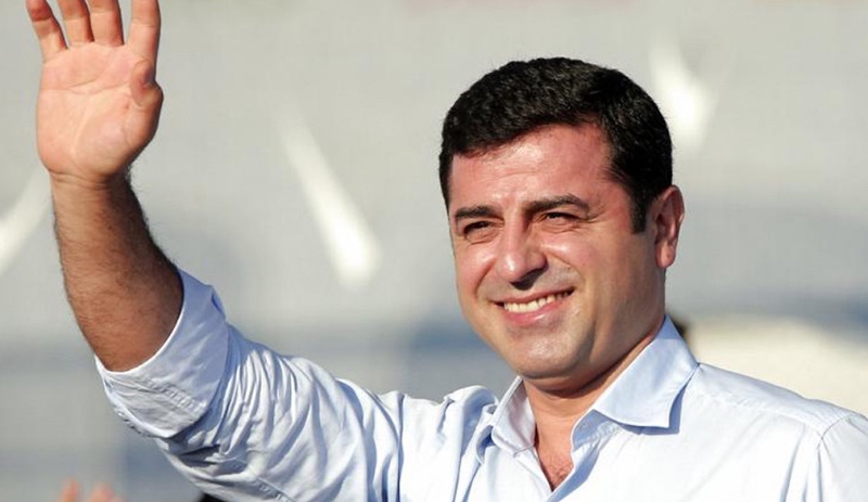 Demirtaş'tan kendisini takip ettiği için işten atılan gence mesaj