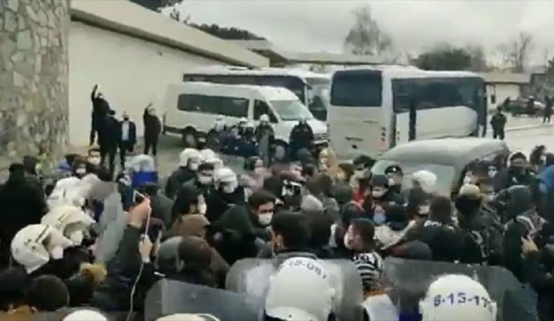 Patronun evinin önünde açıklama yapmak isteyen Migros depo işçileri gözaltına alındı