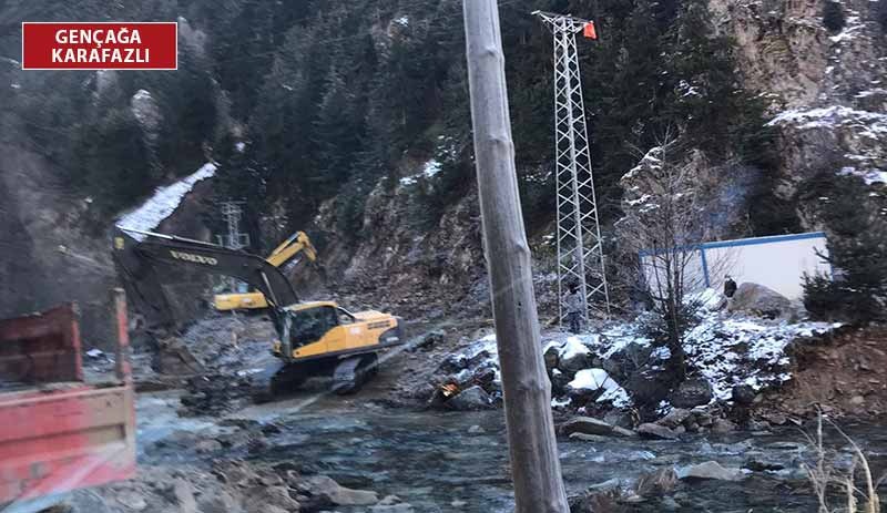 Artvin'de HES şirketi jandarma koruması eşliğinde çalışma yapıyor