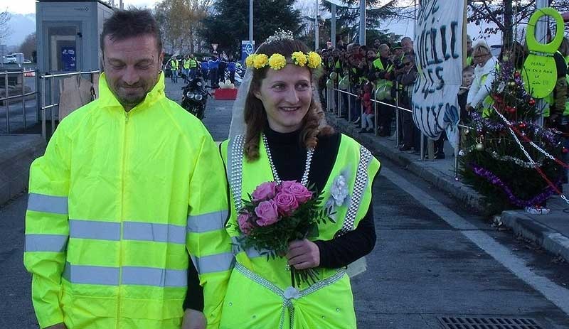 Straplez Sari Gelinlik Modelleri 2017