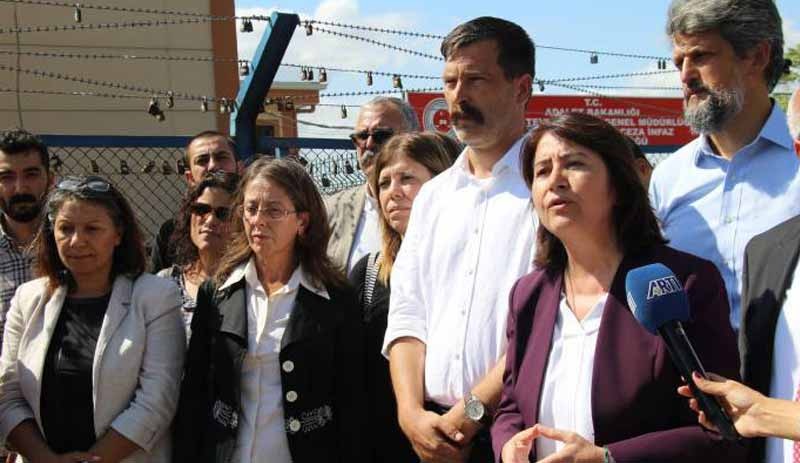 'Havalimanı Nazi kampları gibi'