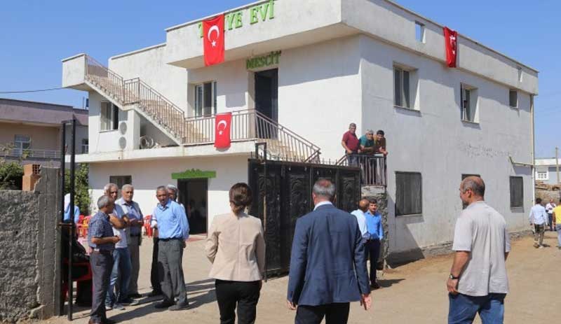 Askerler taziye evine zorla bayrak asıp 'HDP'lileri geldiklerinde kovun' dedi