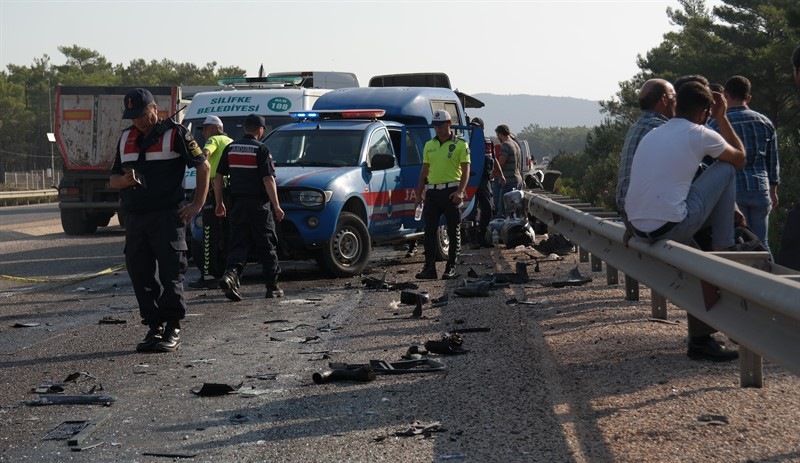 Akkuyu'daki Rus mühendisleri taşıyan araç kaza yaptı: 2 ölü, 11 yaralı