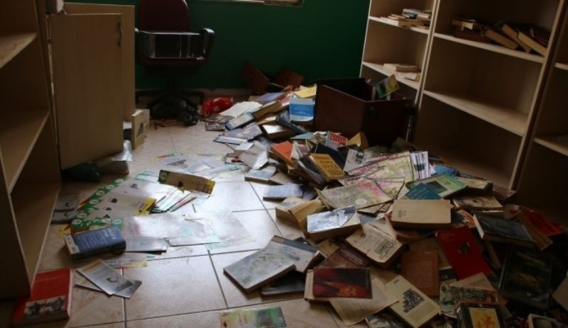 HDP Cizre ilçe binasına baskın: Polis kapıları kırdı; çok sayıda gözaltı
