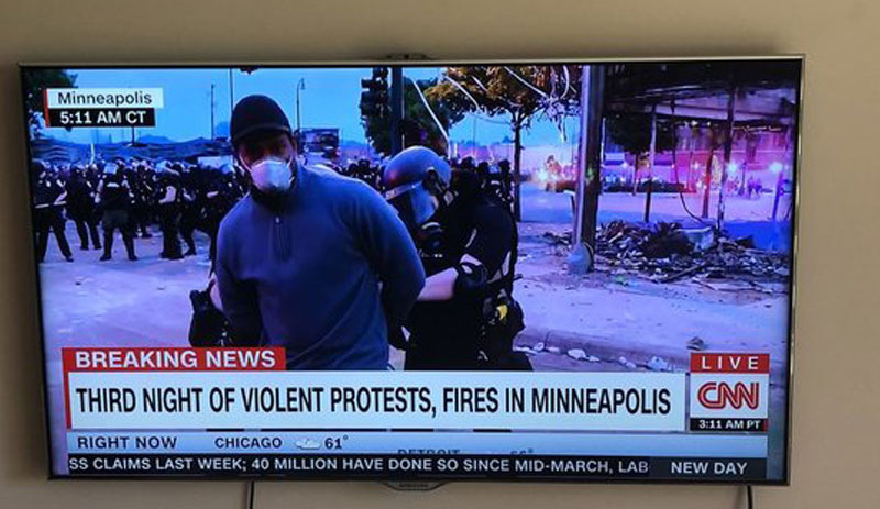 CNN muhabiri canlı yayında gözaltına alındı