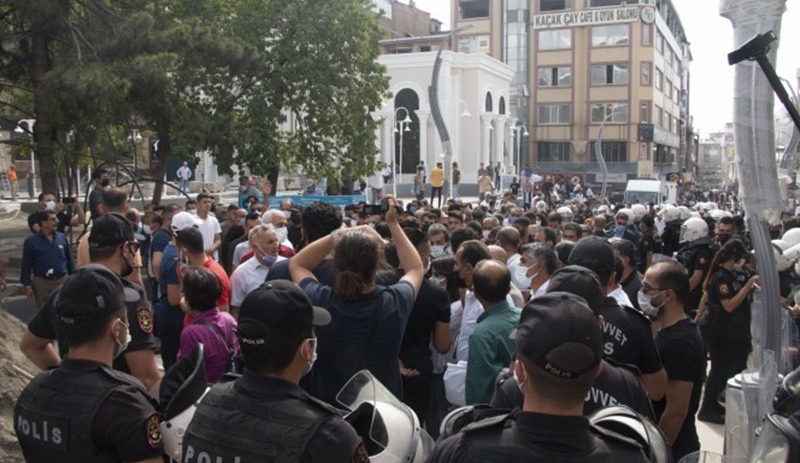 Van’da açıklama yapmak isteyenlere polis müdahalesi: 5 gözaltı